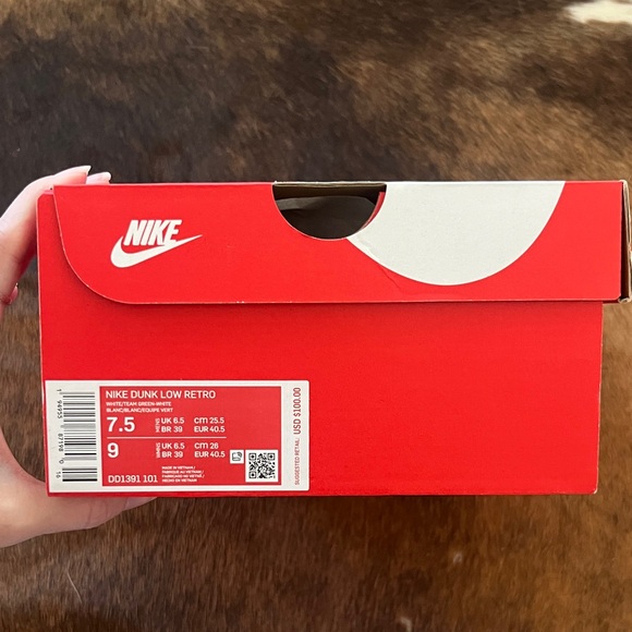 Nike DUNK LOW RETRO Michigan State - Picture 3 of 3